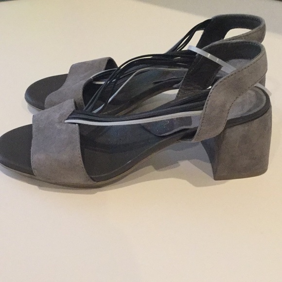 Hispanitas Heels - Picture 2 of 4